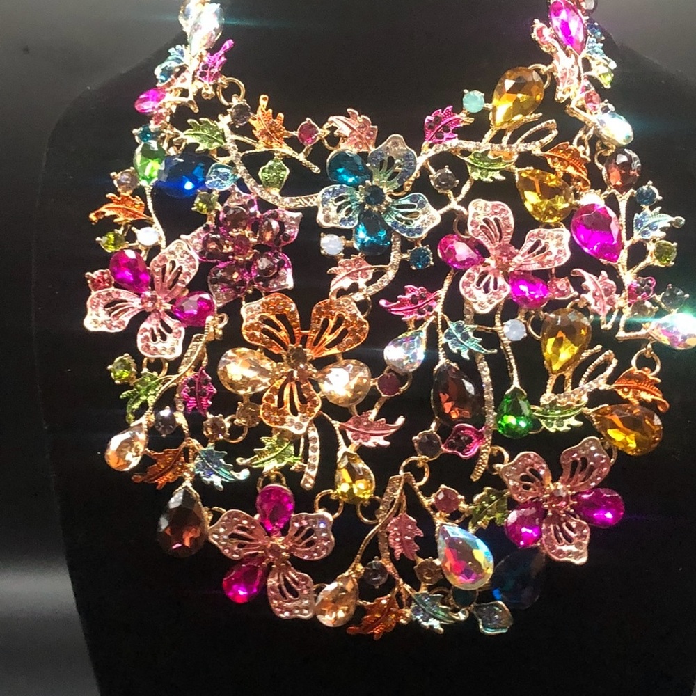 Statement Multicolor Cluster Flowers Bid Necklace - image 3